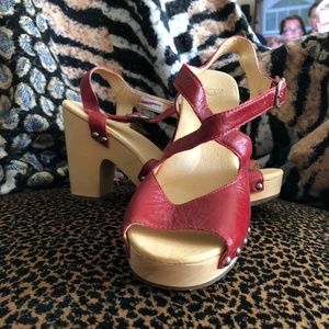 Ugg -Nadia Red Wooden Platform Sandal